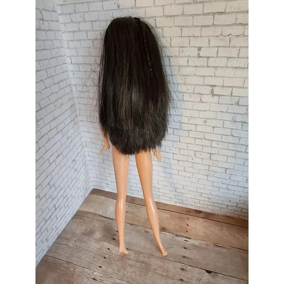 2006 Mattel Barbie Fashion Fever Lea Doll Gold Glitter Top Side Glance - Picture 4 of 5